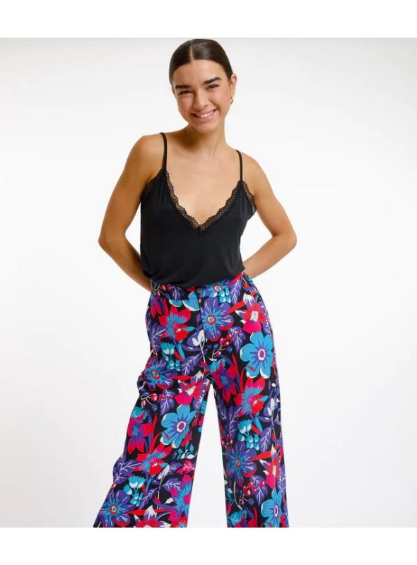 Pantalón Artlove, de vsicosa estampada. Manuela