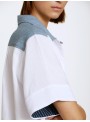 Blusa Skatie, de distintos tejidos en blanco y azul. S05B82