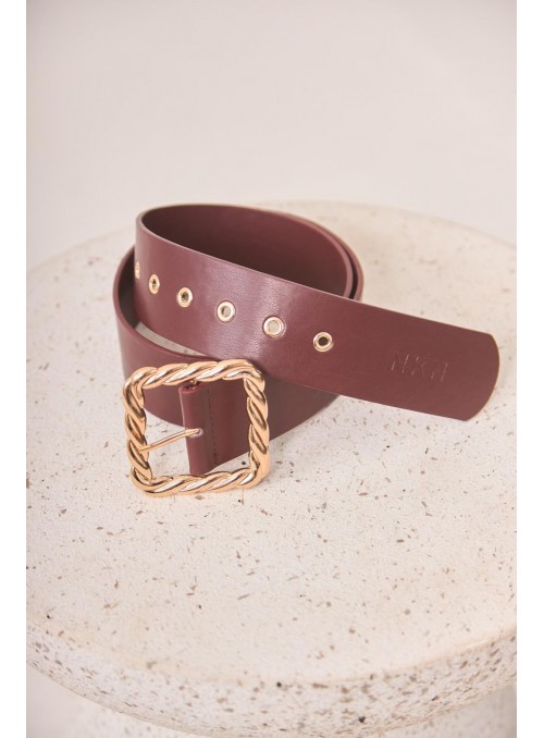 Cinturòn Nekanem con hebilla dorada. Ritti