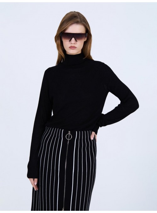 Sueter Skatie, de cuello alto. s23k46