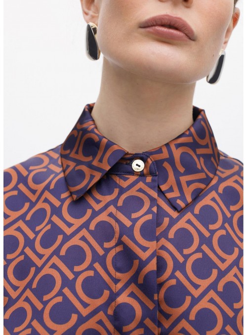 Camisa Lola Casademunt. estampada con logos. 15020