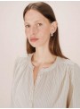 Camisa Grace & Mila, de rayas en beige. Sissi