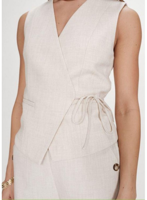 Chaleco Grace &amp; Mila, cruzado en beige. Vilmont