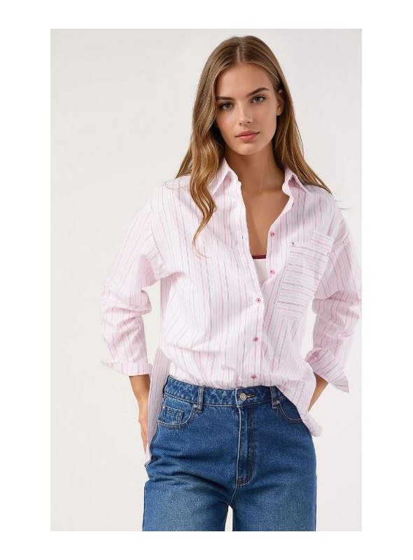 Camisa Dolores Promesas, de rayas en rosa. Sophia