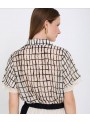 Blusa Skatie, de gasa en blanco y negro. S05B141
