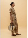 Pantalòn Lola Casademunt, de animal print. LS2614007
