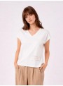 Camiseta Dolores Promesas, con escote en pico. 08211