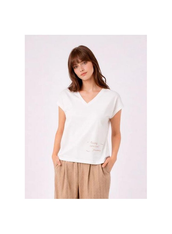 Camiseta Dolores Promesas, con escote en pico. 08211