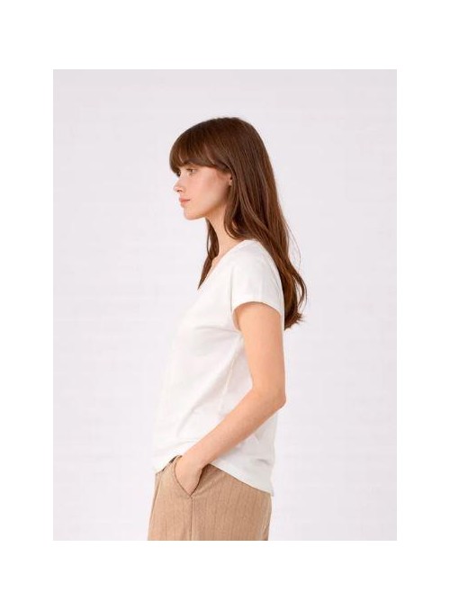 Camiseta Dolores Promesas, con escote en pico. 08211