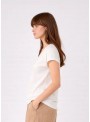 Camiseta Dolores Promesas, con escote en pico. 08211