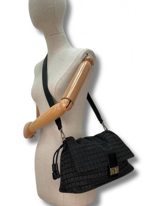 Bolso rafia Martina K, trenzado en negro. 25025