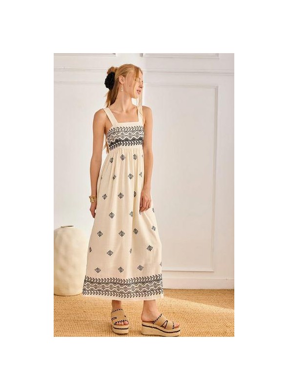 Vestido Nekane, con bordados. Urani