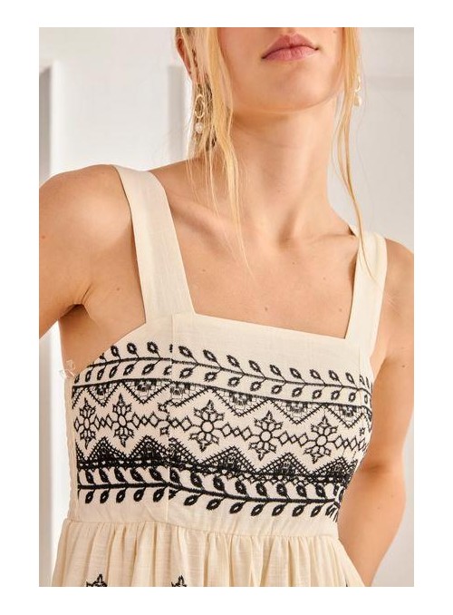 Vestido Nekane, con bordados. Urani