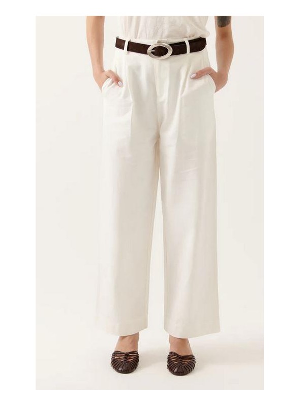 Pantalòn Art Love, con pinzas en blanco. Lineva