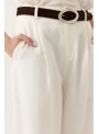 Pantalòn Art Love, con pinzas en blanco. Lineva