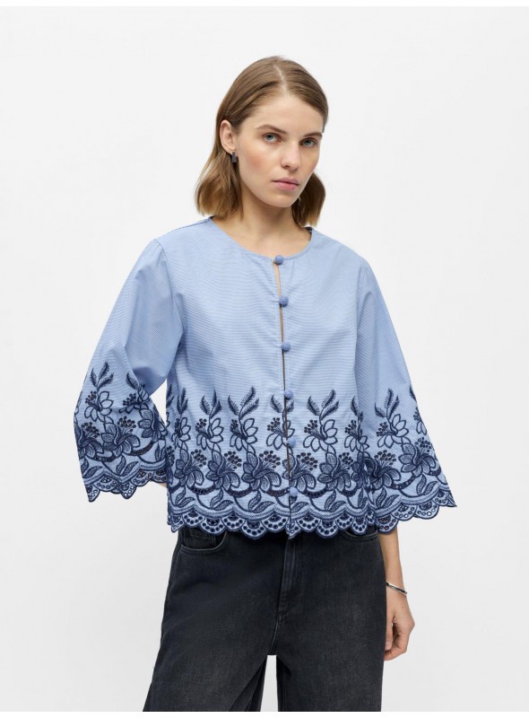 Blusa Object, de mil rayas con bordados. 23048742 Objvanna