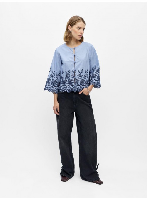 Blusa Object, de mil rayas con bordados. 23048742 Objvanna