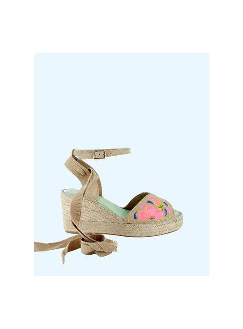 Alpargata Star Love, con bordados de colores. Cisne20