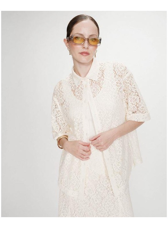 Camisa Grace & Mila, de encaje en beige.Vendell