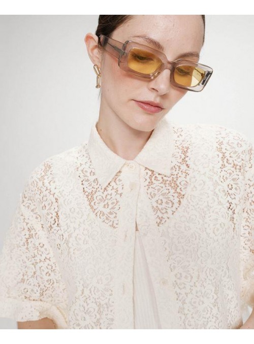 Camisa Grace &amp; Mila, de encaje en beige.Vendell