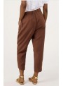 Pantalòn de Dolores Promesas, de viscosa en marrón. 08514