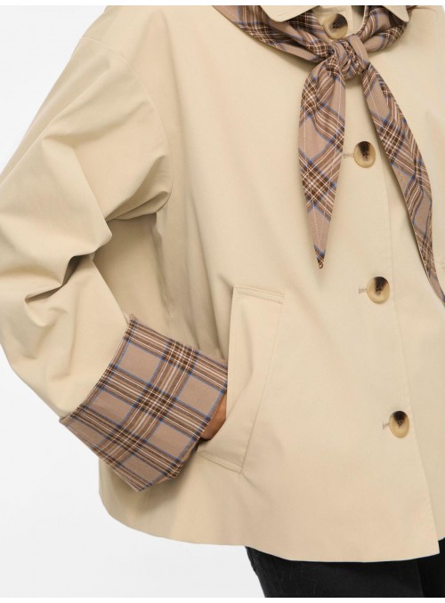 Gabardina Vila, corta con pañuelo. 14119722 Viavara