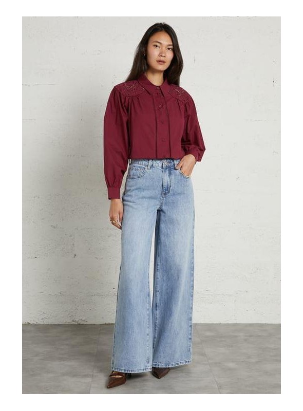 Blusa Suncoo, en burdeos con bordados. Lucky