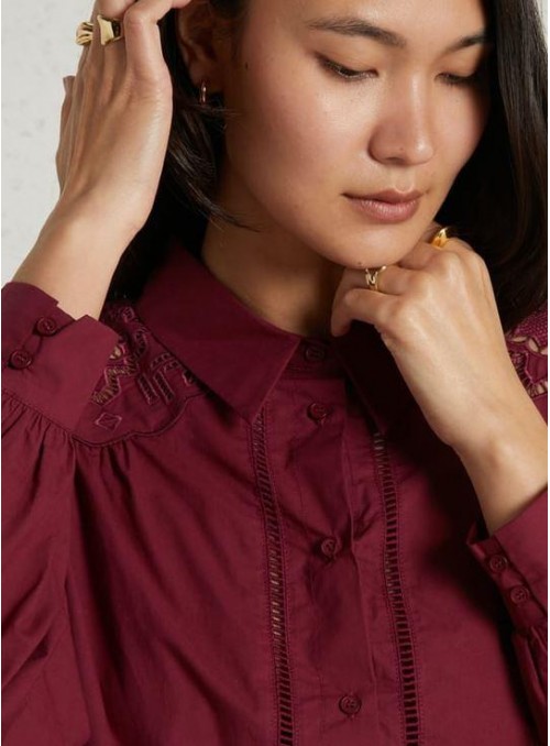 Blusa Suncoo, en burdeos con bordados. Lucky