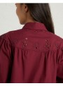 Blusa Suncoo, en burdeos con bordados. Lucky
