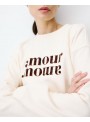 Sudadera Grace & Mial, en beig con texto en animal print. Amery