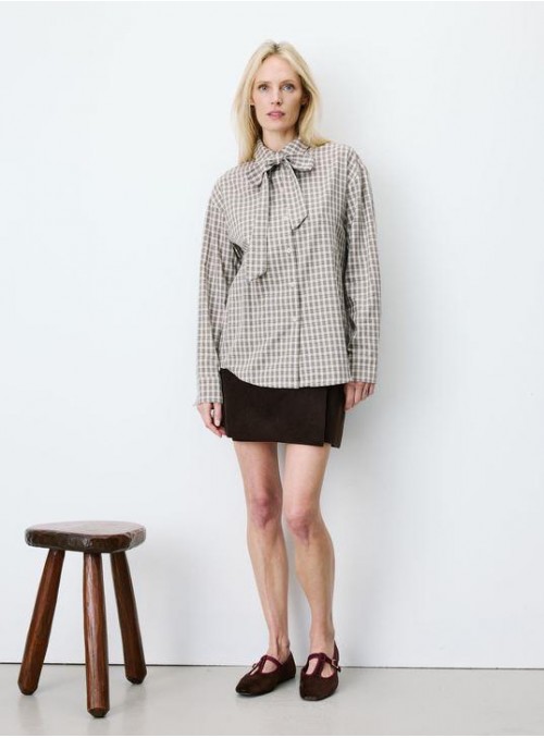 Camisa de Grace &amp; Mila, de cuadros con lazada. Ayla