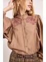 Blusa Nekane, camisera con bordados. Yasmin