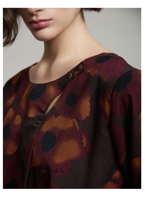 Blusa Viscosa. estampada con detalle en el escote. S102B07