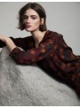 Blusa Viscosa. estampada con detalle en el escote. S102B07