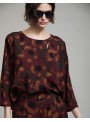 Blusa Viscosa. estampada con detalle en el escote. S102B07