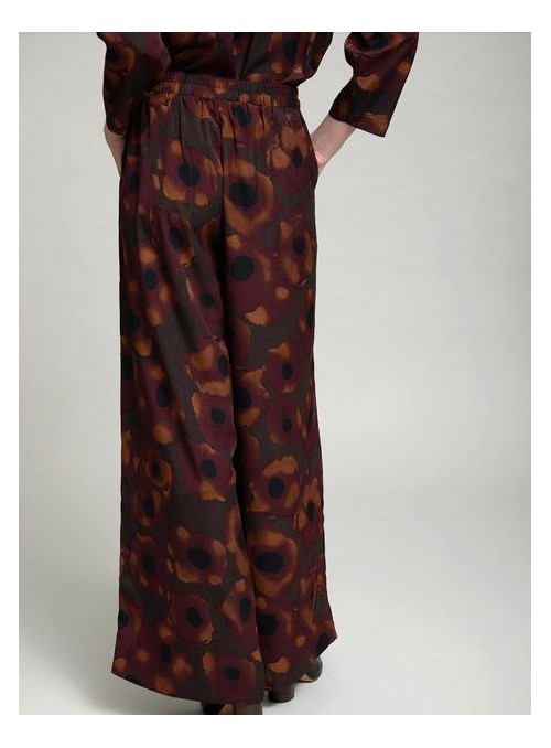 Pantalòn Skatie, estampado en tonos tierra. S102P02