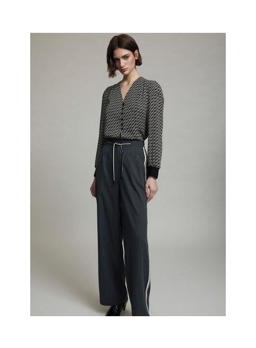 Pantalòn Skatie, de rayas en gris. S202P06