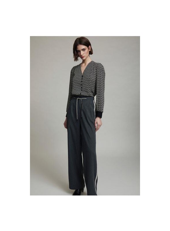 Pantalòn Skatie, de rayas en gris. S202P06