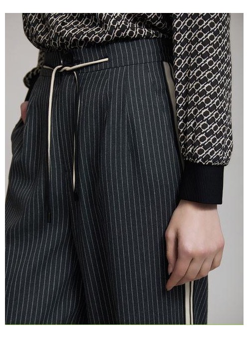 Pantalòn Skatie, de rayas en gris. S202P06