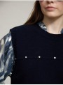 Chaleco Skatie, de punto con tachuelas. S70K18