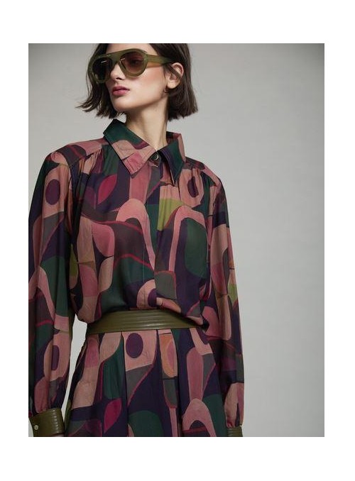 Blusa Skatie, estampada con puños de ecopiel. S05B157