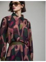 Blusa Skatie, estampada con puños de ecopiel. S05B157