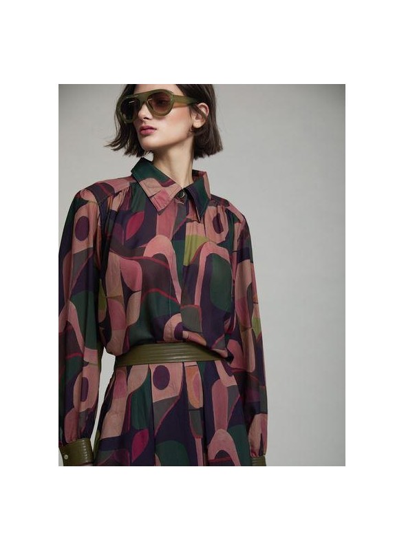 Blusa Skatie, estampada con puños de ecopiel. S05B157