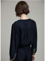 Blusa Skatie, en marino con apliques. S202B01