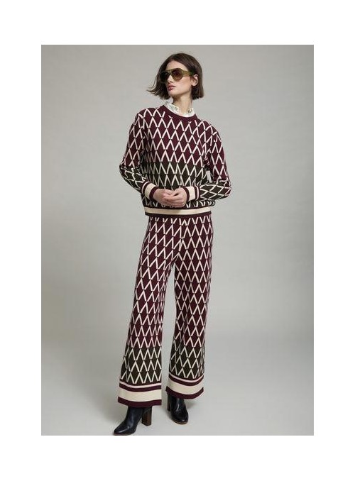 Pantalòn Skatie, de punto en burdeos. S70P02