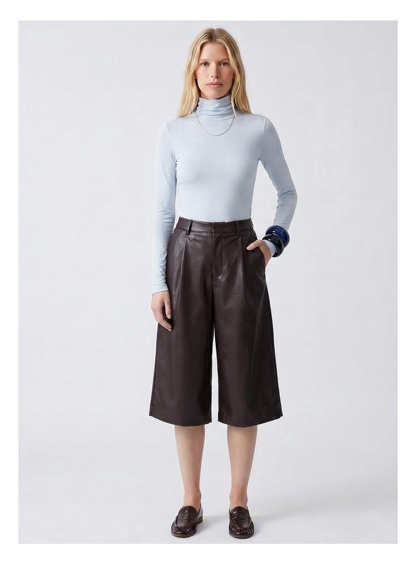 Crop pant de Art Love, de ecopiel en marròn. Orona