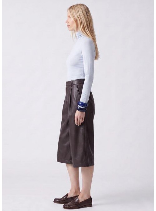 Crop pant de Art Love, de ecopiel en marròn. Orona