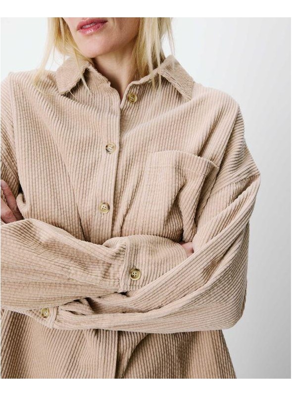 Camisa Grace & Mila, de pana en beige. Ange