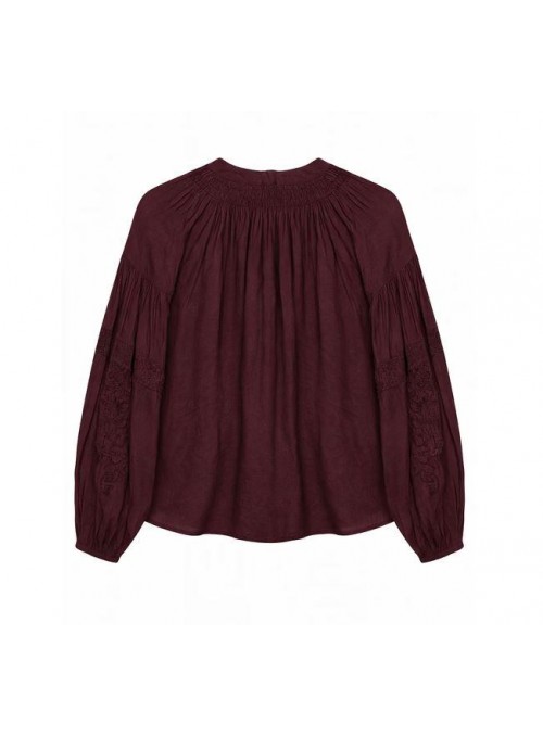 Blusa Dolores Promesas, en burdeos con bordados. 08328