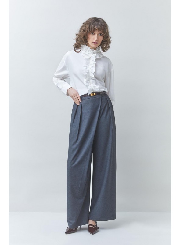 Pantalòn Suncoo, con corte cruzado en gris. Jupiter